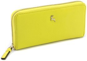 Желтый вместительный женский кошелек из фактурной кожи горизонтального типа Ashwood 69609